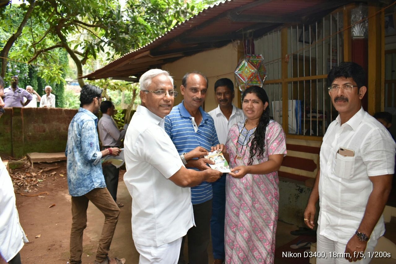 ಸನ್ಯಾಸಿ ಗುಡ್ಡ: ಮನೆ ಮನೆಗೆ ಕಾಂಗ್ರೆಸ್ ಕಾರ್ಯಕ್ರಮ